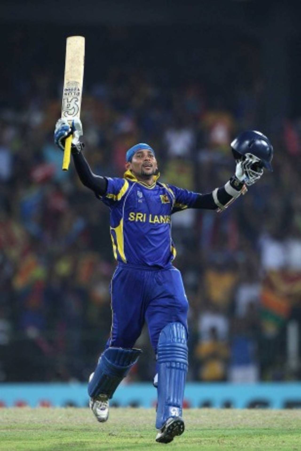 Tillakaratne Dilshan reached a brilliant hundred in the chase, Sri Lanka v England, 4th quarter-final, World Cup 2011, Colombo, March 26 2011
