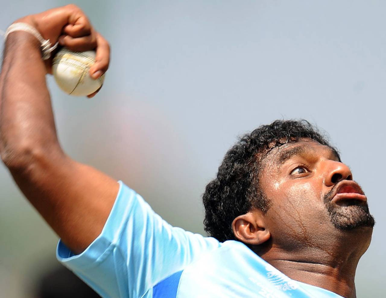 Muttiah Muralitharan bowls on the eve of Sri Lanka's semi-final against New Zealand, Colombo, March 28, 2011