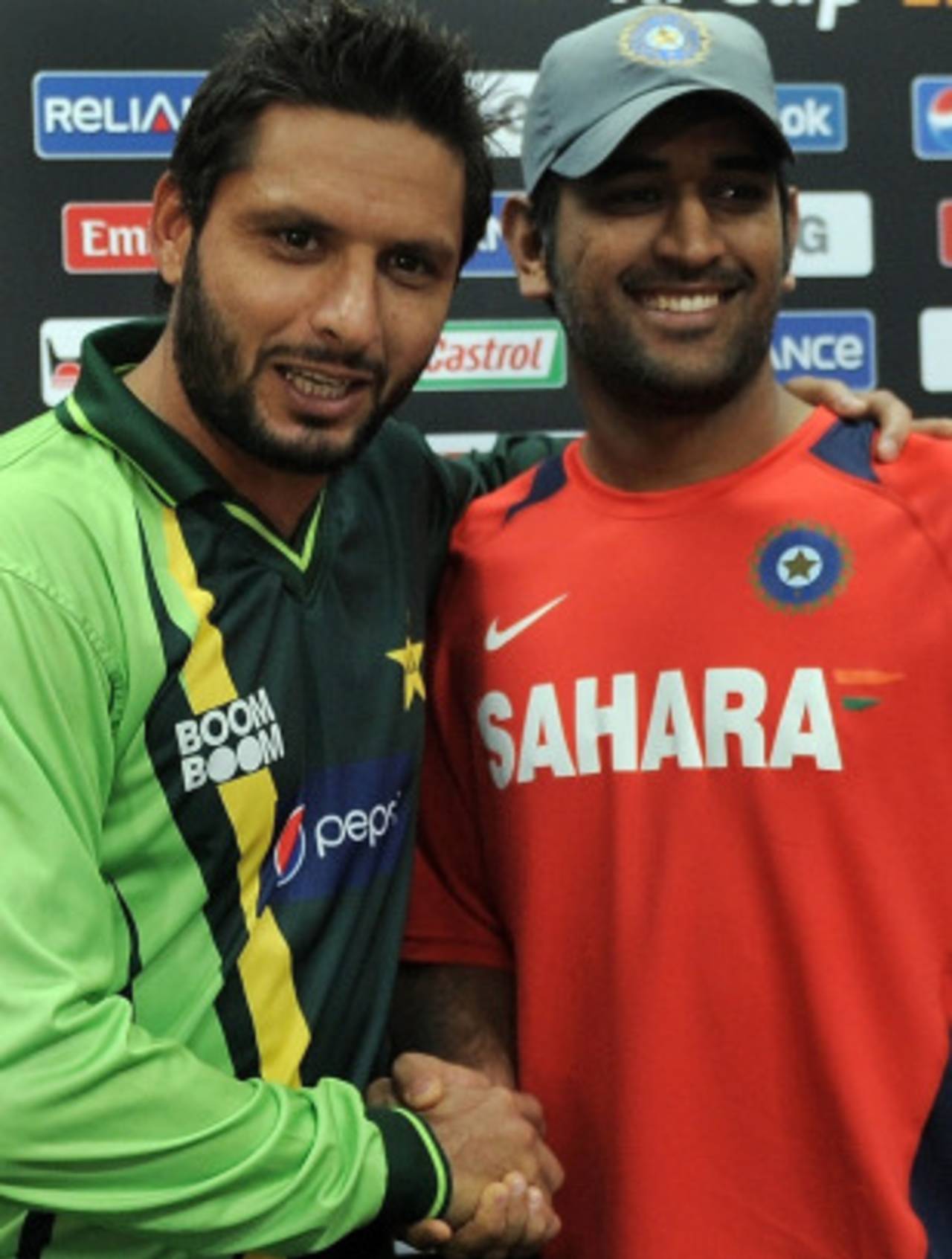 Shahid Afridi and MS Dhoni are all smiles ahead of their semi-final clash, Mohali, March 29, 2011