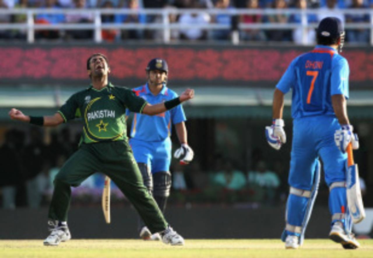 Wahab Riaz is ecstatic after knocking over MS Dhoni, India v Pakistan, 2nd semi-final, World Cup 2011, Mohali, March 30, 2011