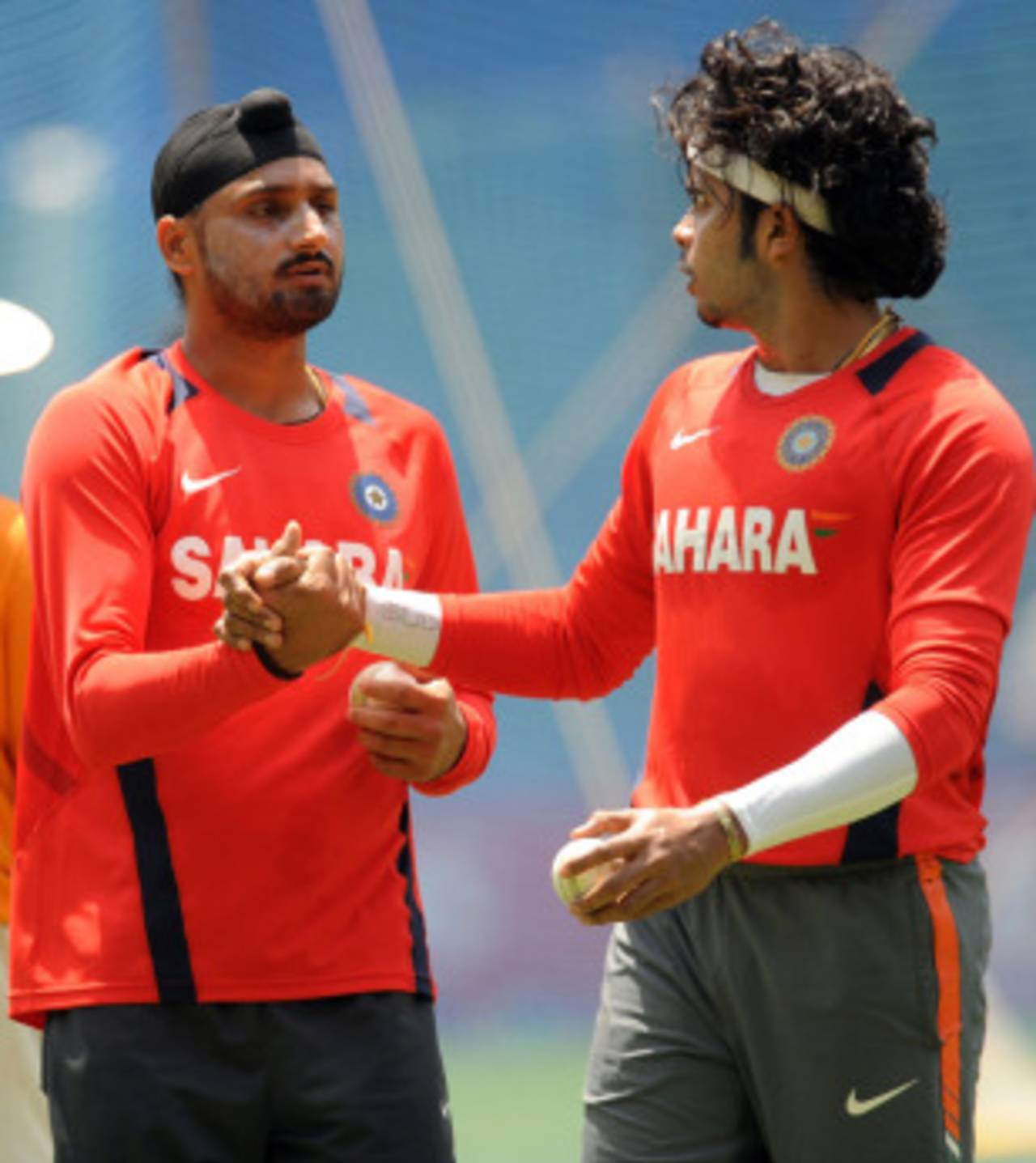 Harbhajan Singh and Sreesanth share a thought during bowling practice, Mumbai, April 1 2011