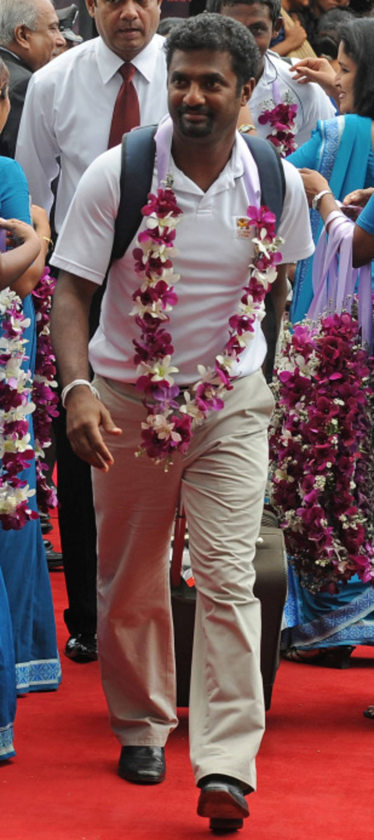 Muttiah Muralitharan arrives to warm welcome, Sri Lanka, April 3, 2011
