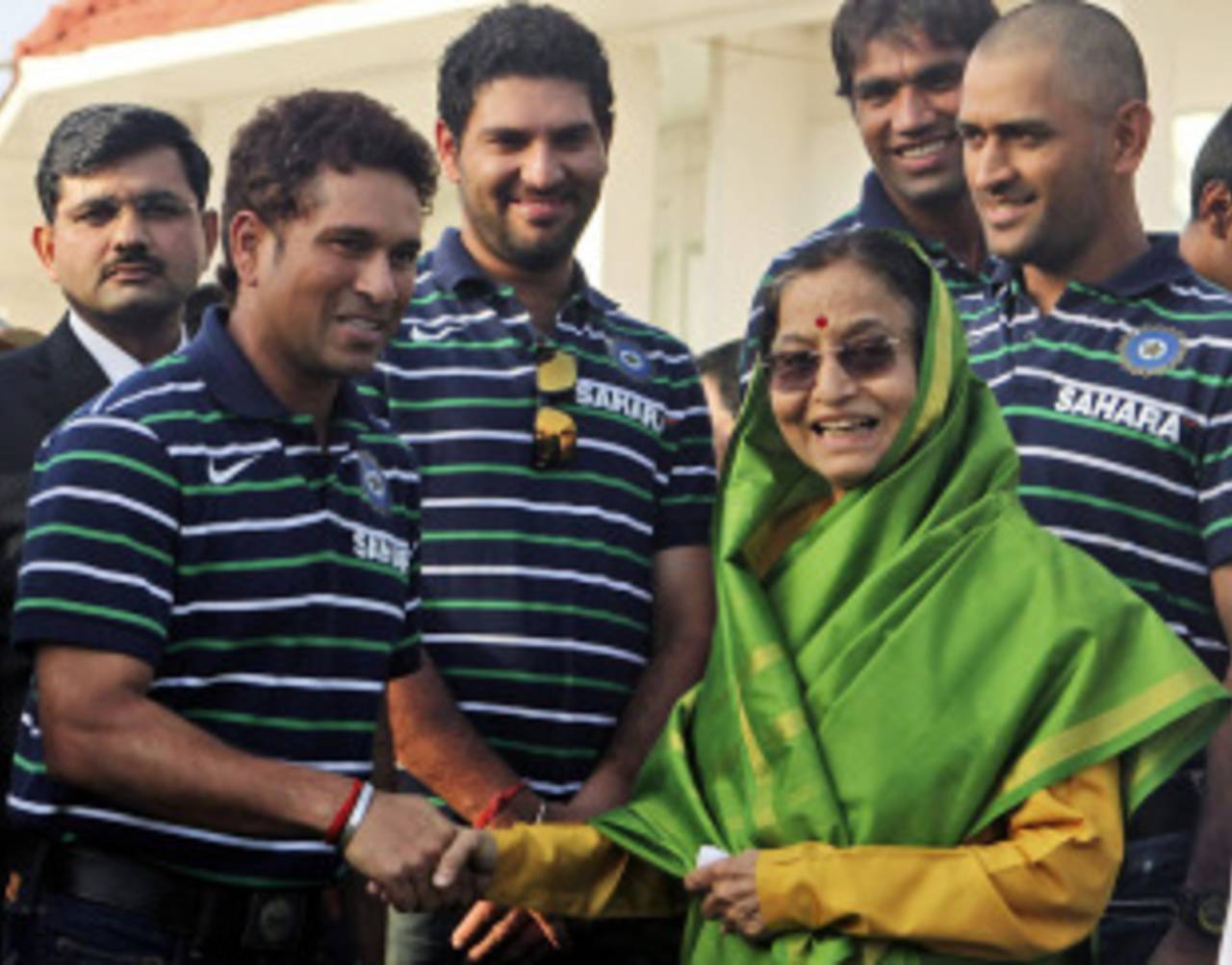 Sachin Tendulkar and team-mates meet India's president Pratibha Patil&nbsp;&nbsp;&bull;&nbsp;&nbsp;Associated Press