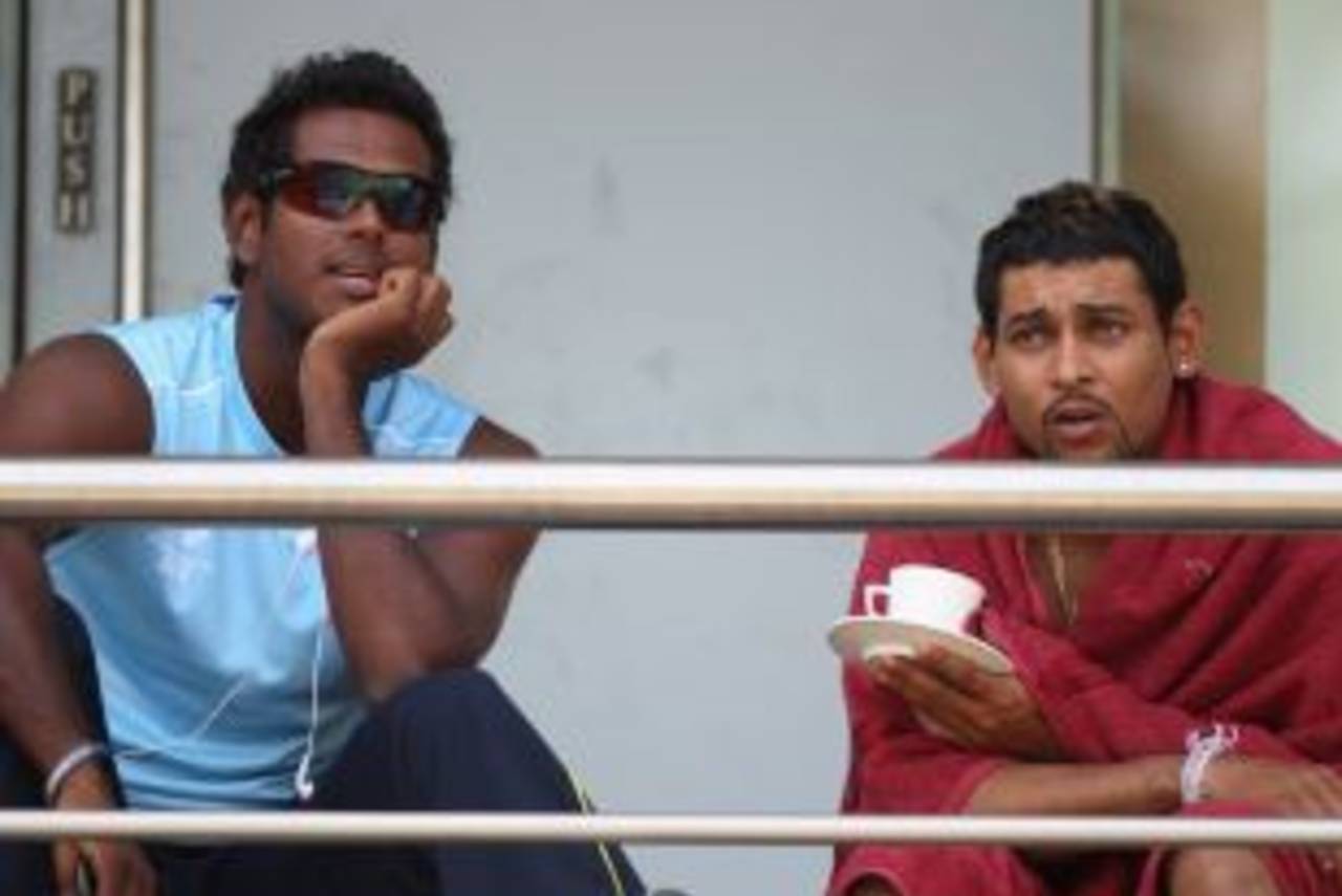 Angelo Mathews and Tillakaratne Dilshan look on after a nets session on the eve of the World Cup final, Wankhede Stadium, Mumbai, April 1, 2011