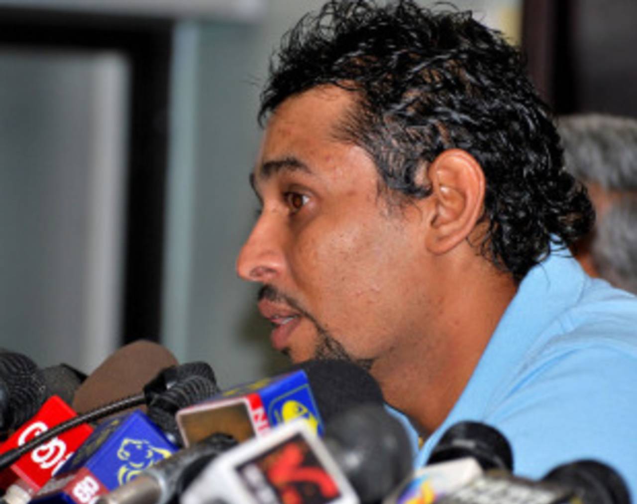 Tillakaratne Dilshan speaks to the press, Colombo, April 20, 2011