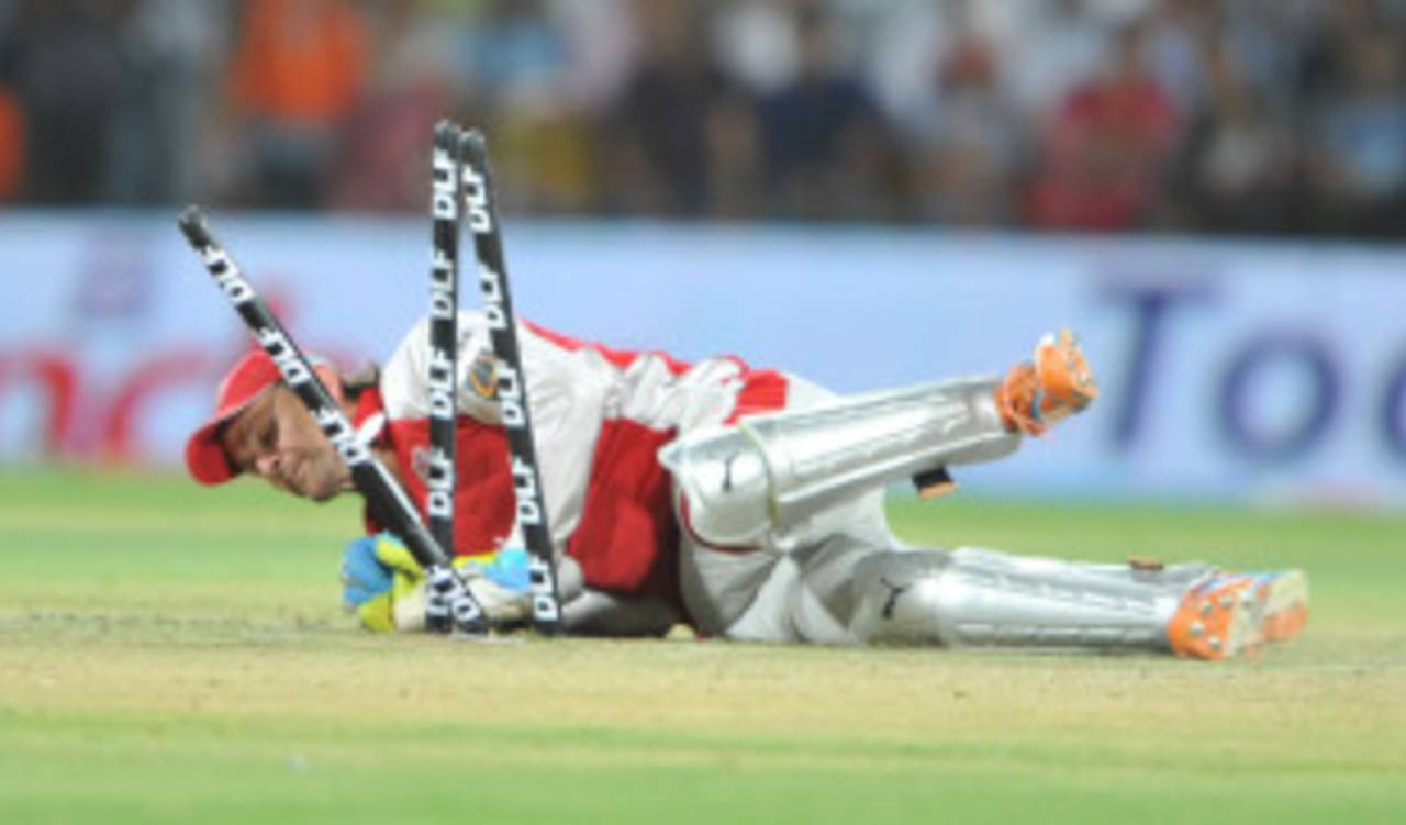 Adam Gilchrist runs out Owais Shah, Kochi Tuskers Kerala v Kings XI Punjab, IPL 2011, Indore, May 13, 2011
