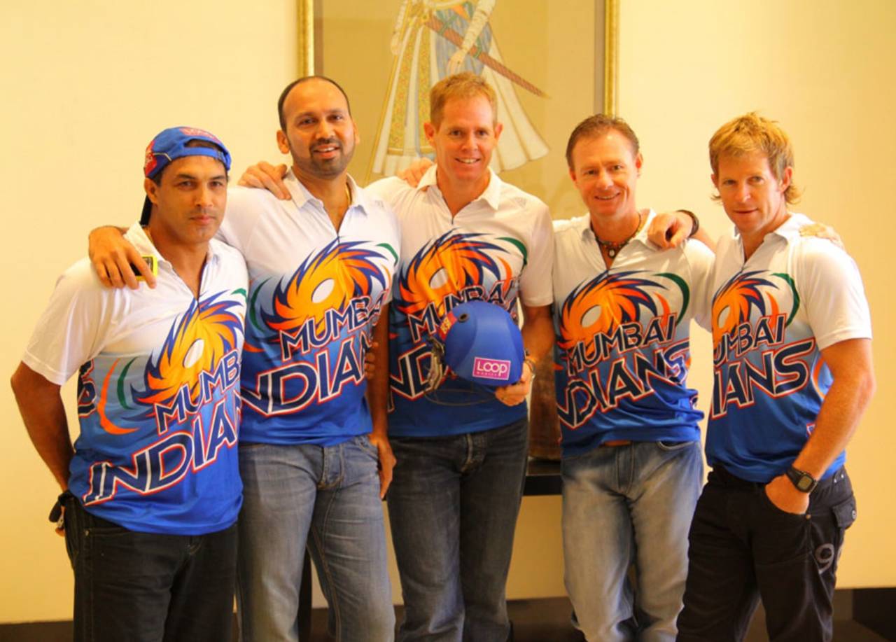 Paras Mhambrey (second from left) was part of the Mumbai Indians coaching staff for four years&nbsp;&nbsp;&bull;&nbsp;&nbsp;Loop Mobile