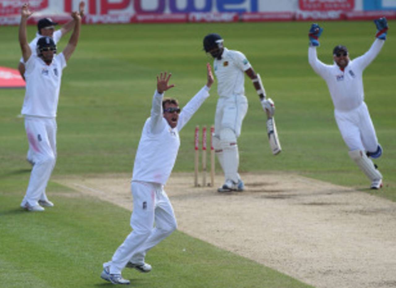 Graeme Swann picked up 4 for 16 to bowl Sri Lanka out for 82&nbsp;&nbsp;&bull;&nbsp;&nbsp;Getty Images