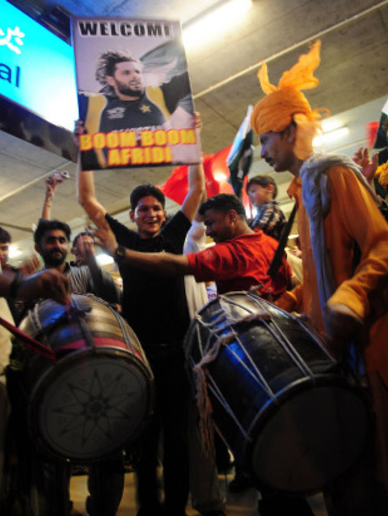 Fans show their support for Shahid Afridi, Karachi, June 5, 2011