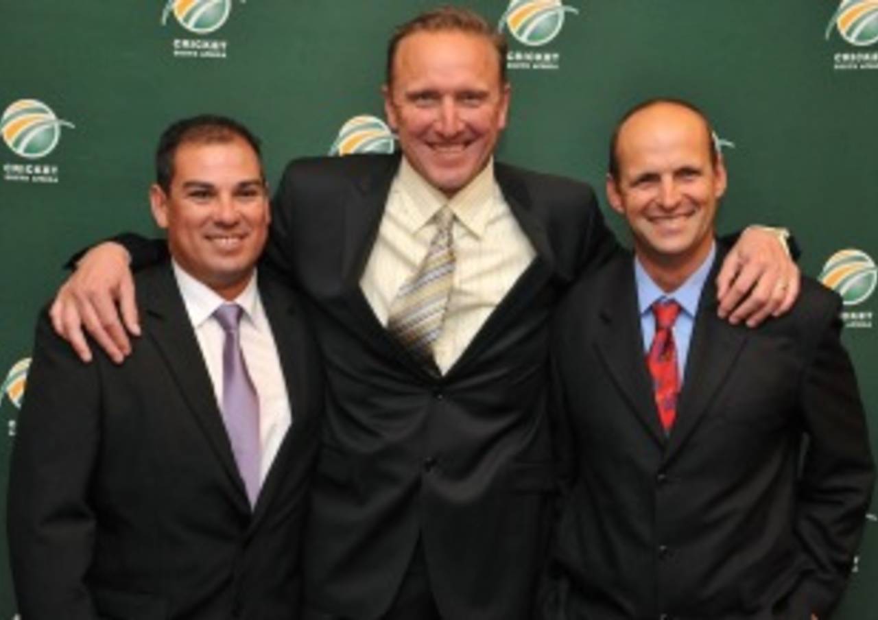 Russell Domingo (left) with Allan Donald and Gary Kirsten at the time of the appointment of the new coaching team in June 2011&nbsp;&nbsp;&bull;&nbsp;&nbsp;Getty Images