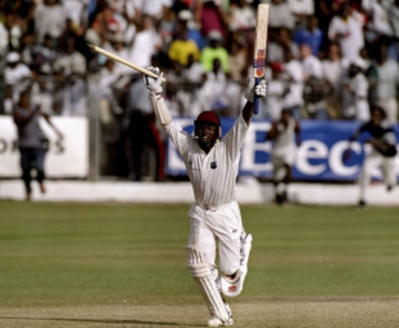 Brian Lara celebrates the victory after scoring an unbeaten 153, West Indies v Australia, 3rd Test, Barbados, 5th day, March 30, 1999