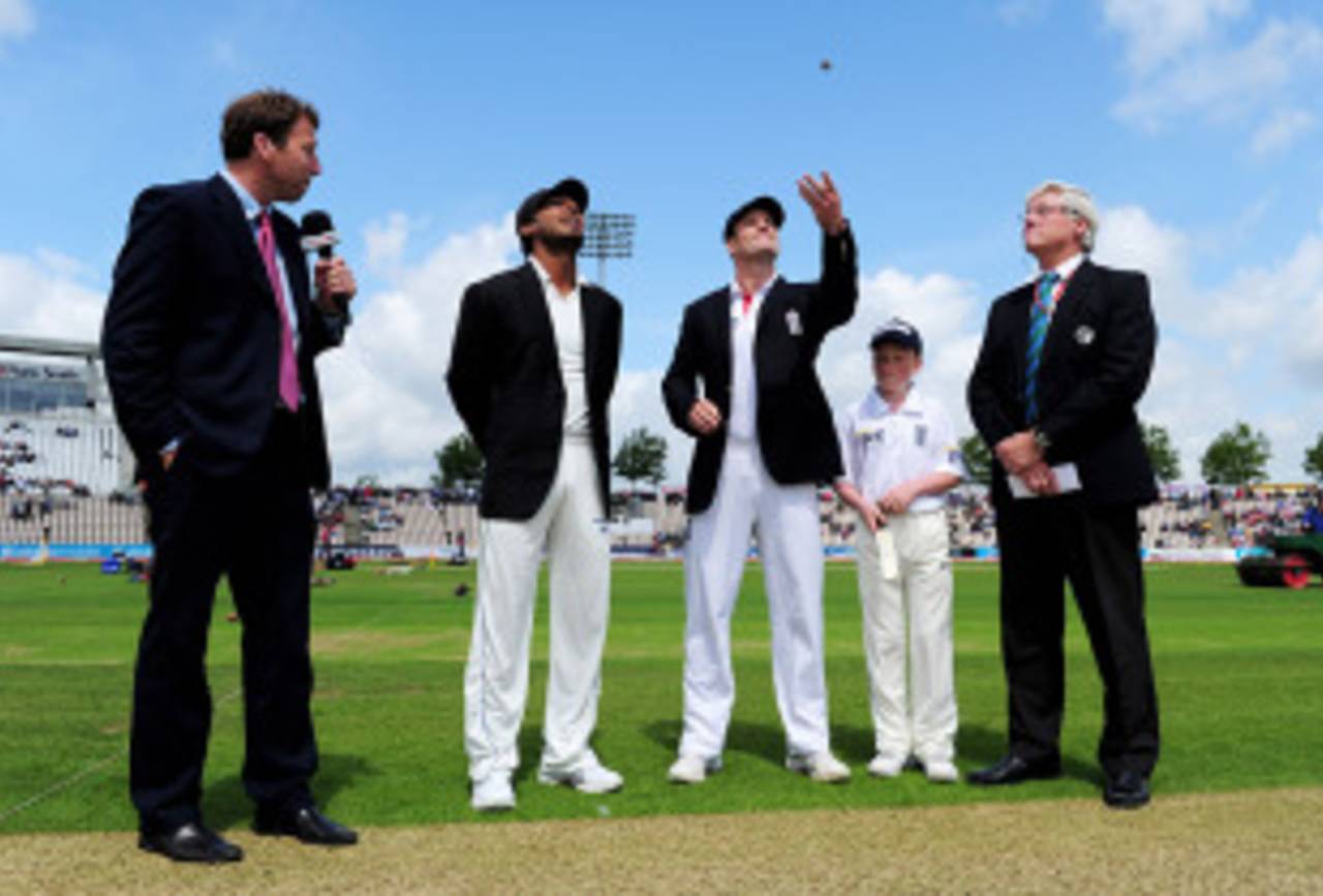 Andrew Strauss won the toss as sunshine greeted the Rose Bowl, England v Sri Lanka, 3rd Test, Rose Bowl, June 16, 2011