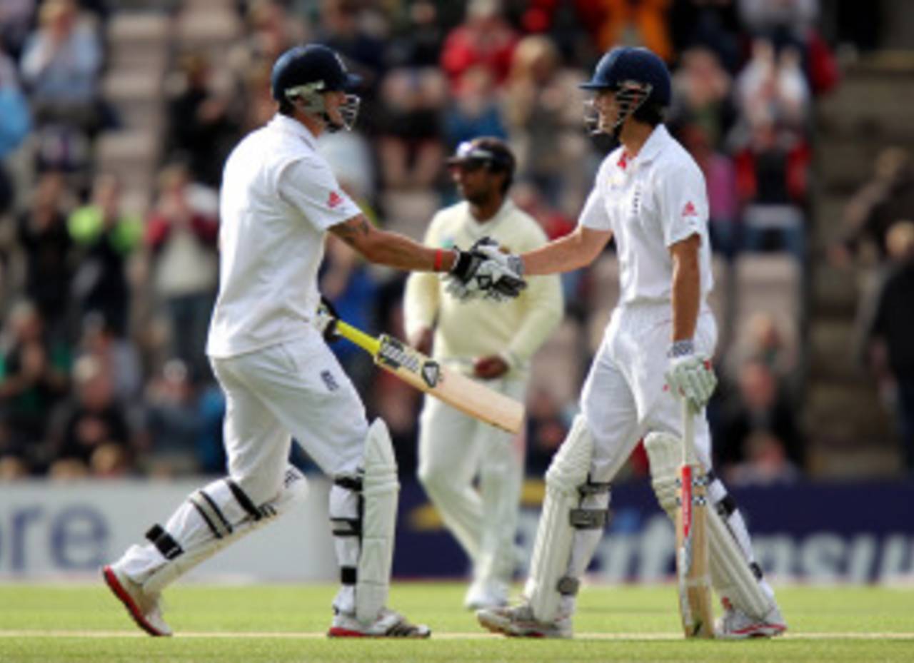 Kevin Pietersen and Alastair Cook added 106 for the third wicket, England v Sri Lanka, 3rd Test, Rose Bowl, June 18, 2011