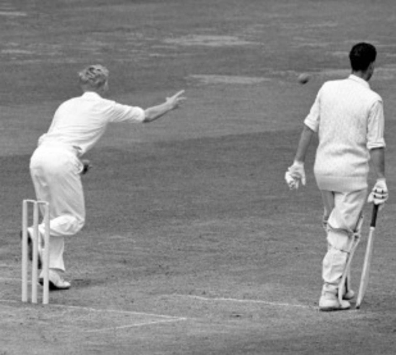 Geoff Griffin resorts to underarm bowling after being no-balled, England v South Africa, 2nd Test, June 25, 1960