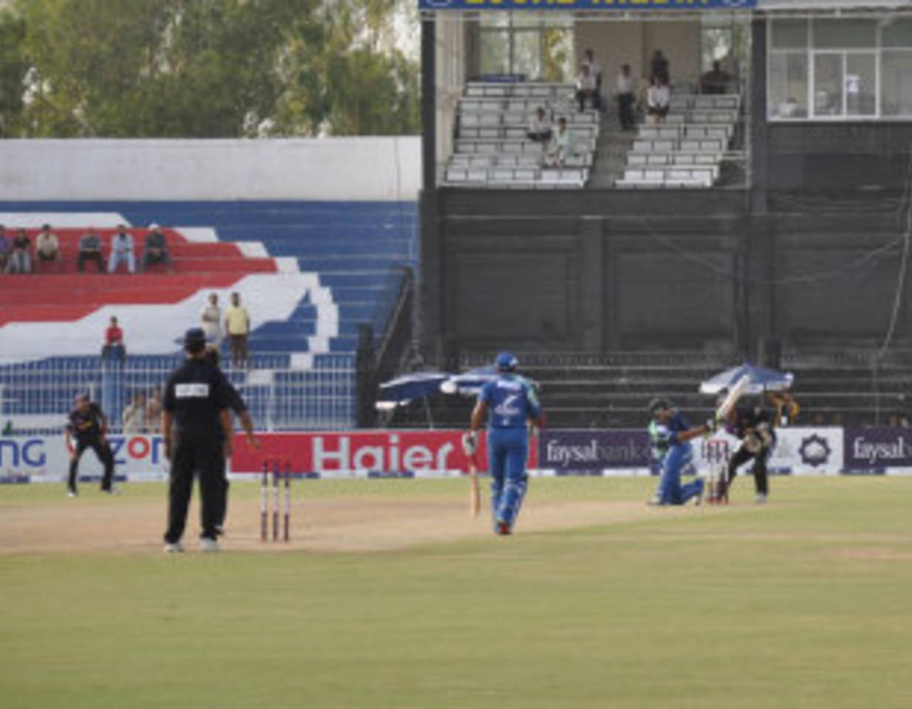 Shahzaib Hasan hits a six, Faisalabad v Karachi, Faysal Bank Super Eight T-20 Cup, Faisalabad, June 28, 2011