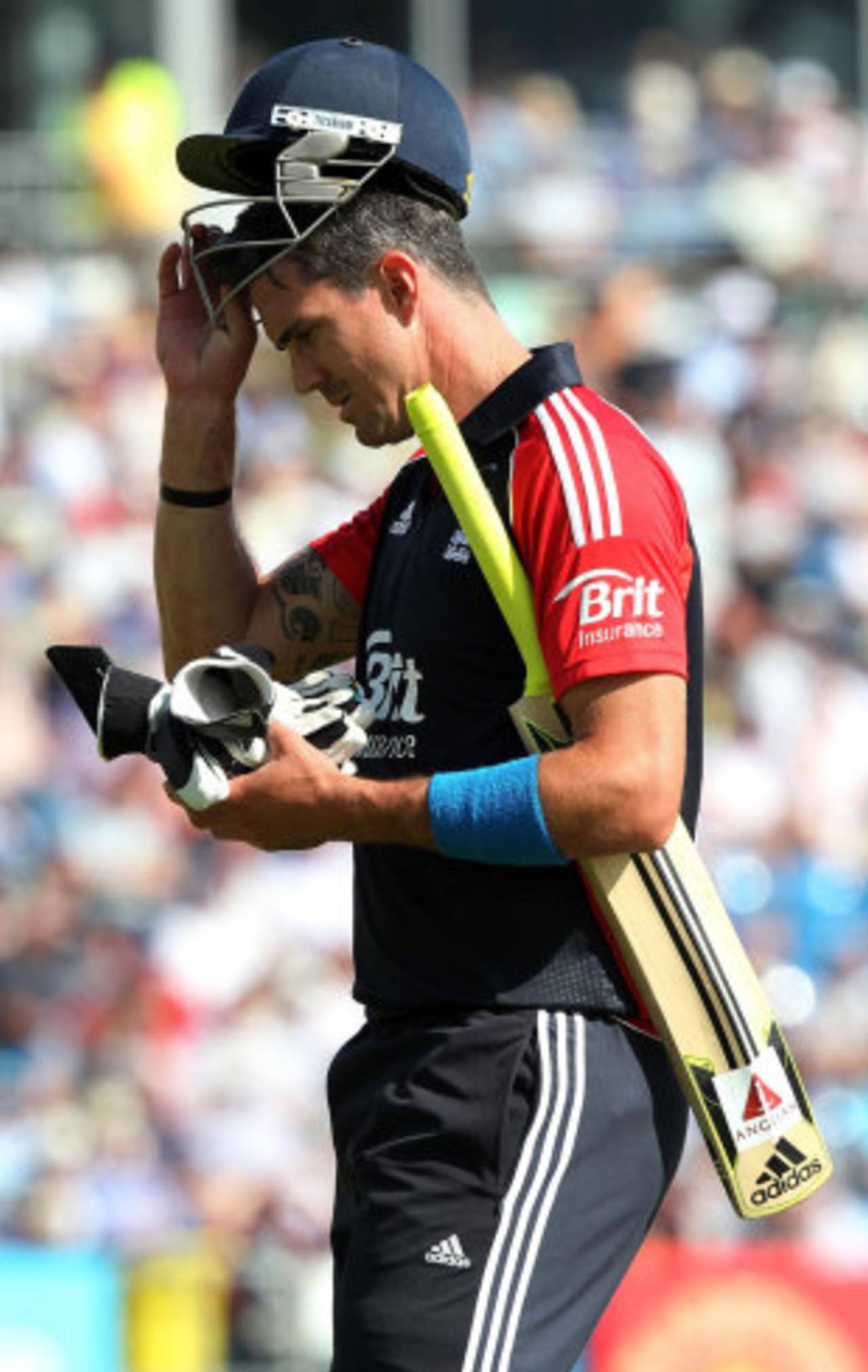 Kevin Pietersen trudges off after holing out to long-on, England v Sri Lanka, 2nd ODI, Headingley, July 1 2011