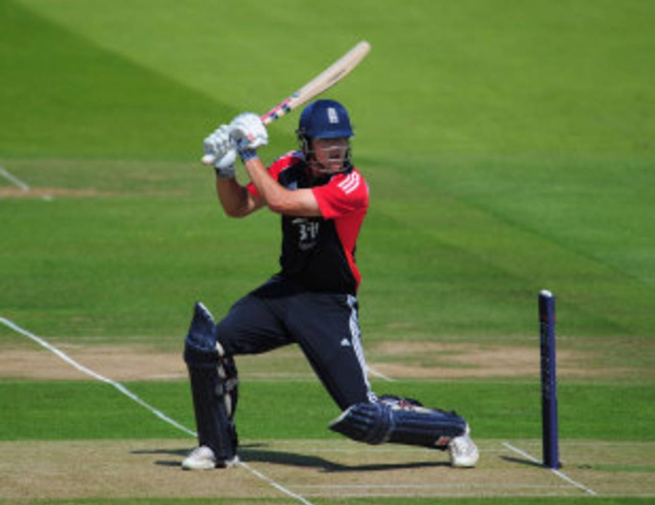 Alastair Cook picked off regular boundaries to offset a slow start from England at Lord's, England v Sri Lanka, 3rd ODI, Lord's July 3 2011