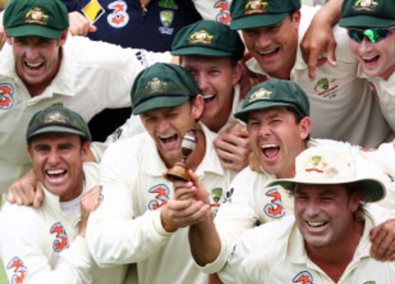 The Australian team is jubilant after winning the Ashes, Australia v England, 3rd Test, Perth, 5th day, December 18, 2006