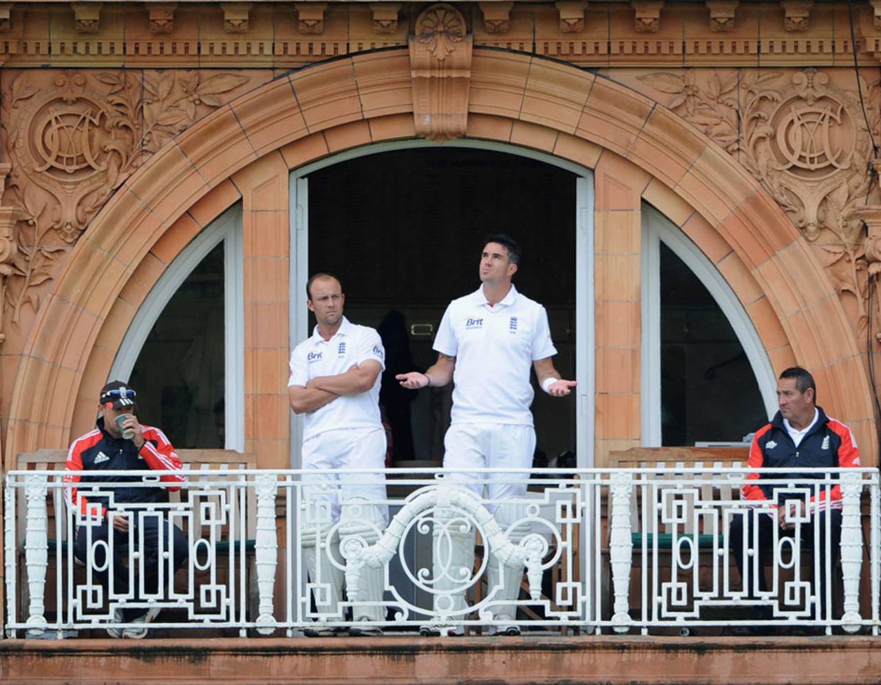 Kevin Pietersen and Jonathan Trott look skywards, England v India, 1st Test, Lord's, 1st day, July 21, 2011