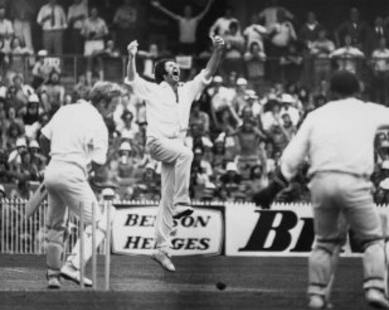 Max Walker celebrates the wicket of Derek Underwood, Australia v England, 6th Test, Melbourne, 3rd day, February 10, 1975