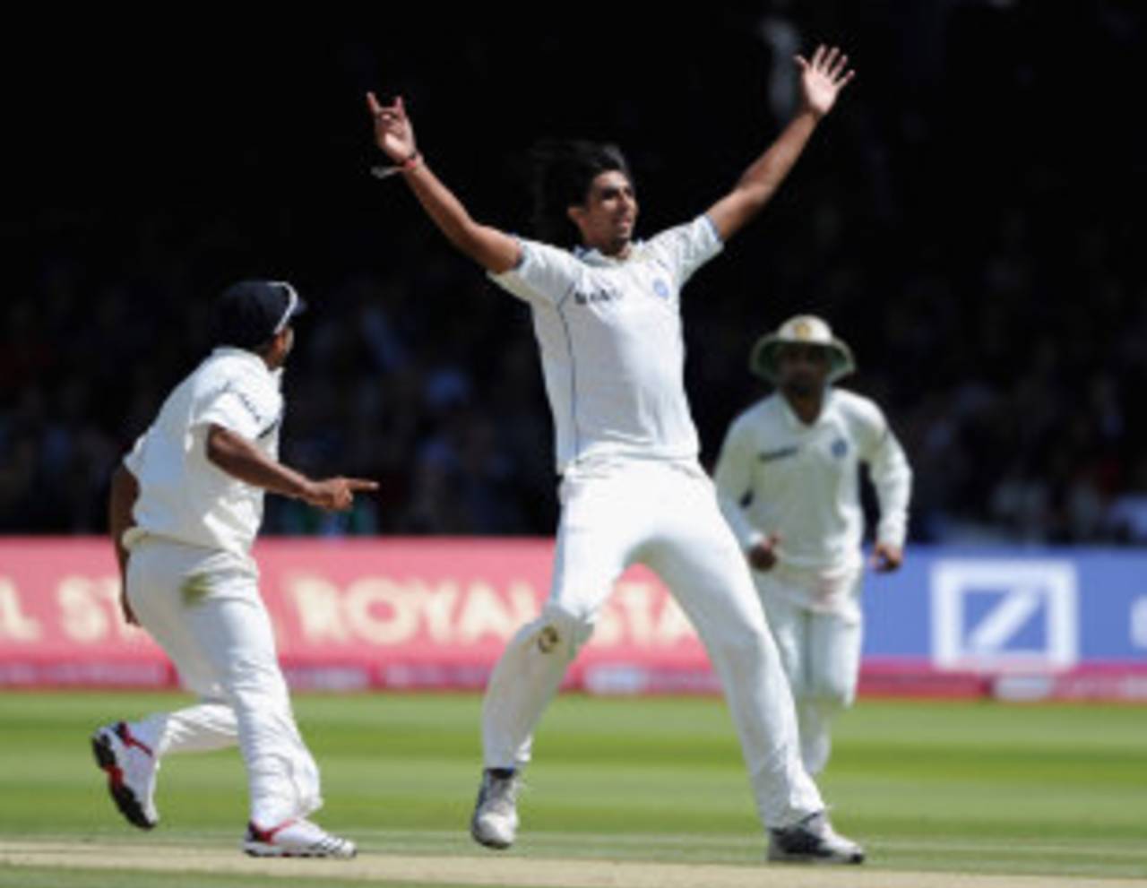 Ishant Sharma is pumped up after claiming Ian Bell for a duck, England v India, 1st Test, Lord's, 4th day, July 24, 2011