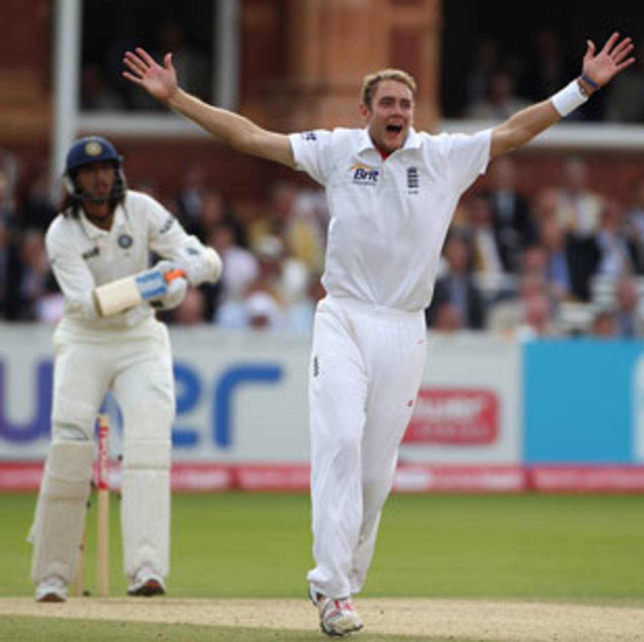 Stuart Broad gets Ishant Sharma lbw, England v India, 1st Test, Lord's, 5th day, July 25, 2011