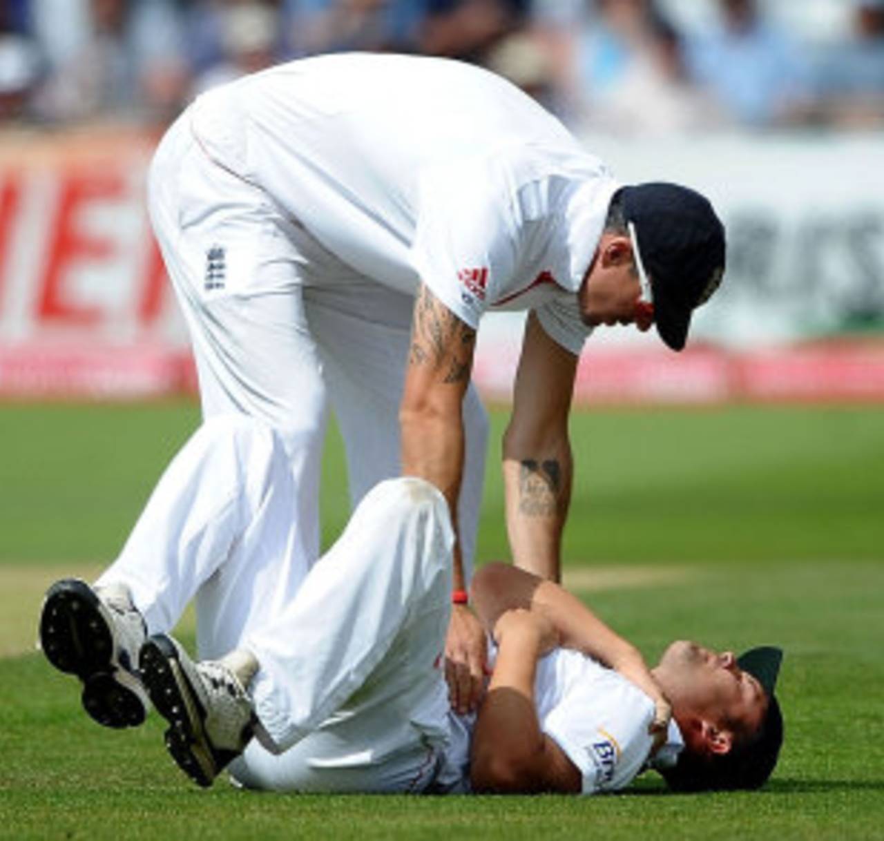 England are waiting on Jonathan Trott's fitness after he injured his shoulder while fielding&nbsp;&nbsp;&bull;&nbsp;&nbsp;Getty Images