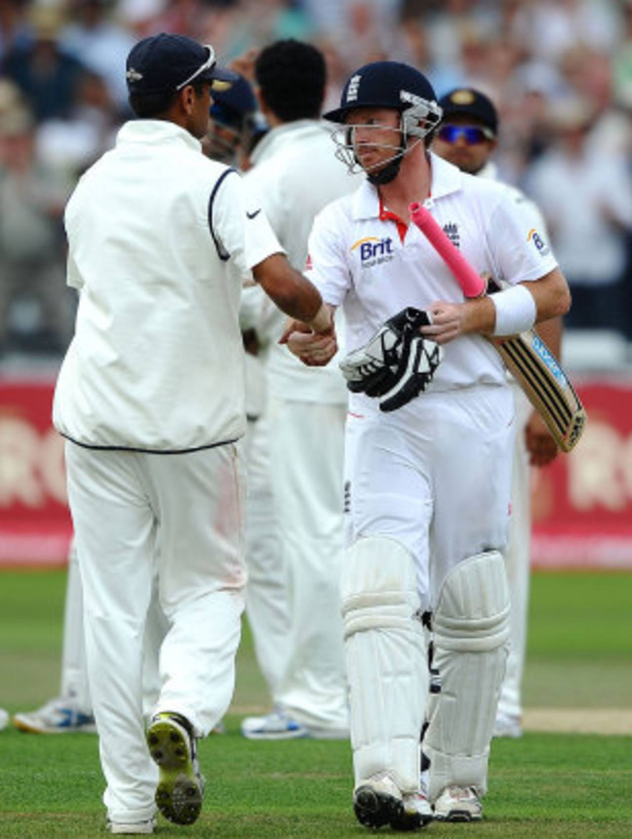Rahul Dravid congratulates Ian Bell after Bell was dismissed for 159, England v India, 2nd npower Test, Trent Bridge, 3rd day, July 31, 2011