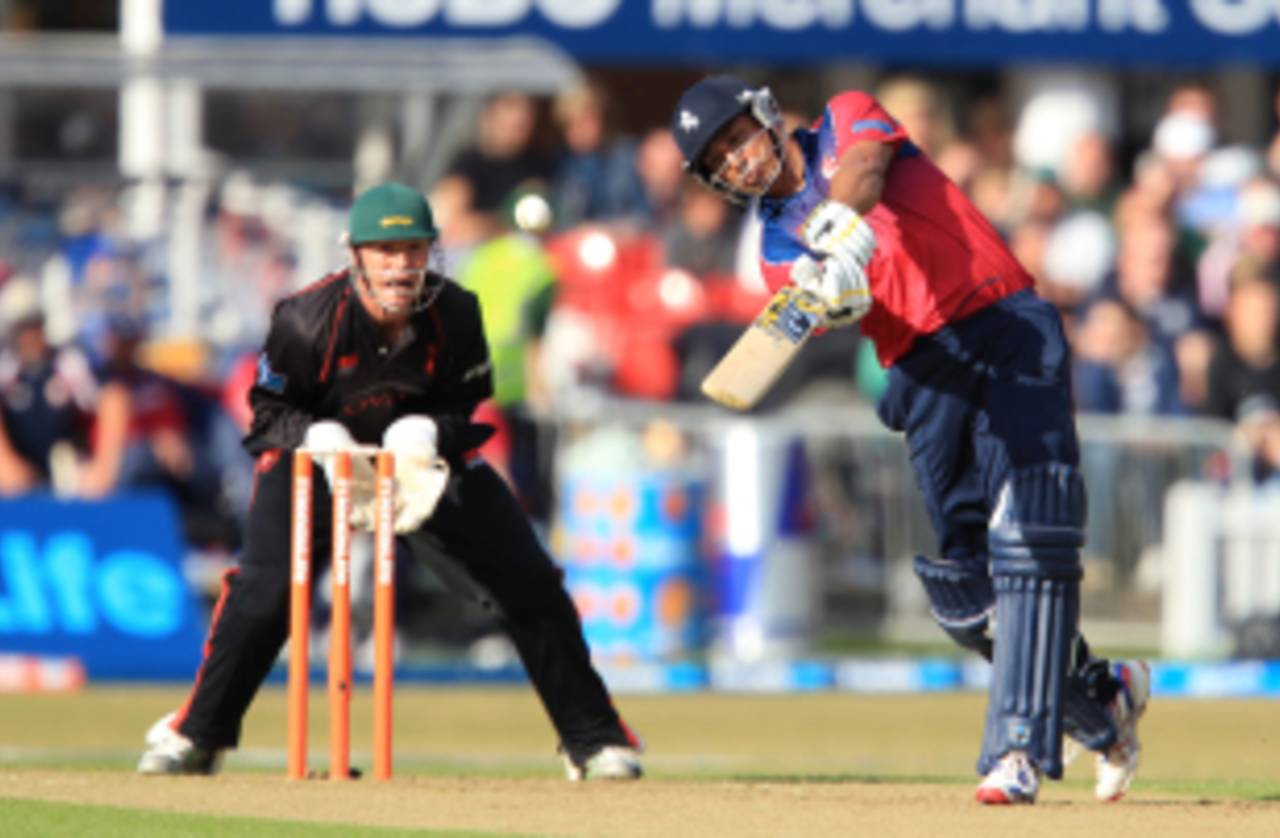 Azhar Mahmood hit 91 in the Friends Life t20 quarter-final but Kent still went out to Leicestershire&nbsp;&nbsp;&bull;&nbsp;&nbsp;PA Photos