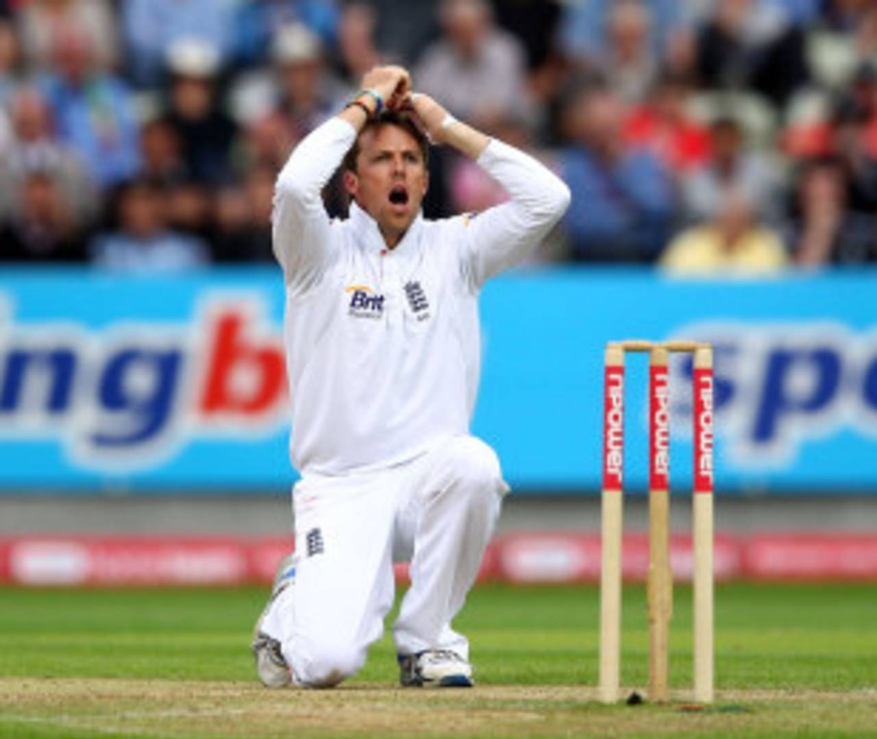 Graeme Swann: "In Queenstown, just before the game, I started to feel an unusual pain that I hadn't felt since before the last operation and it got worse during that game"&nbsp;&nbsp;&bull;&nbsp;&nbsp;Getty Images