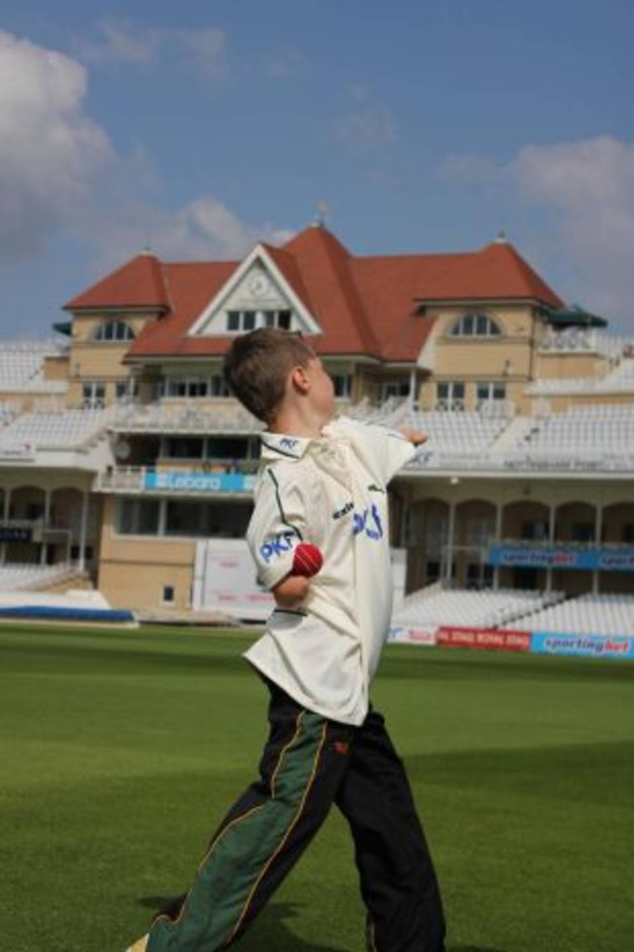 No hands, no problem: Kearan Gibbs in action&nbsp;&nbsp;&bull;&nbsp;&nbsp;Ben King/Nottinghamshire County Cricket Club