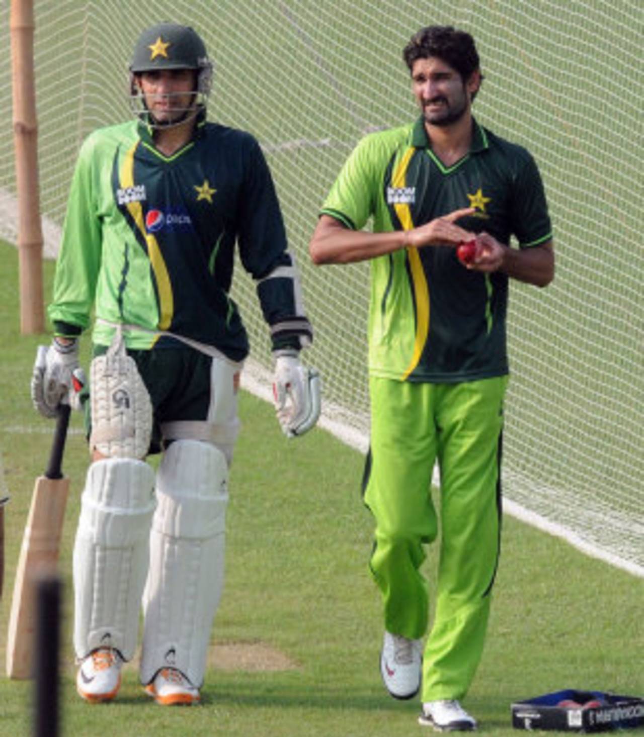 Misbah-ul-Haq and Sohail Tanvir at a practice session, Gaddafi Stadium, Lahore, August 16, 2011