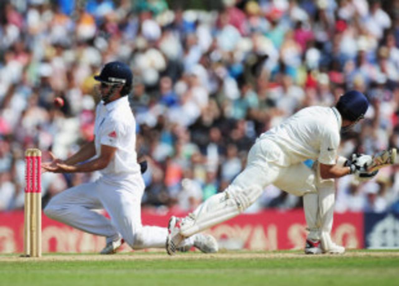 Alastair Cook at short leg fumbles a chance from Sachin Tendulkar, England v India, 4th Test, The Oval, 5th day, August 22, 2011