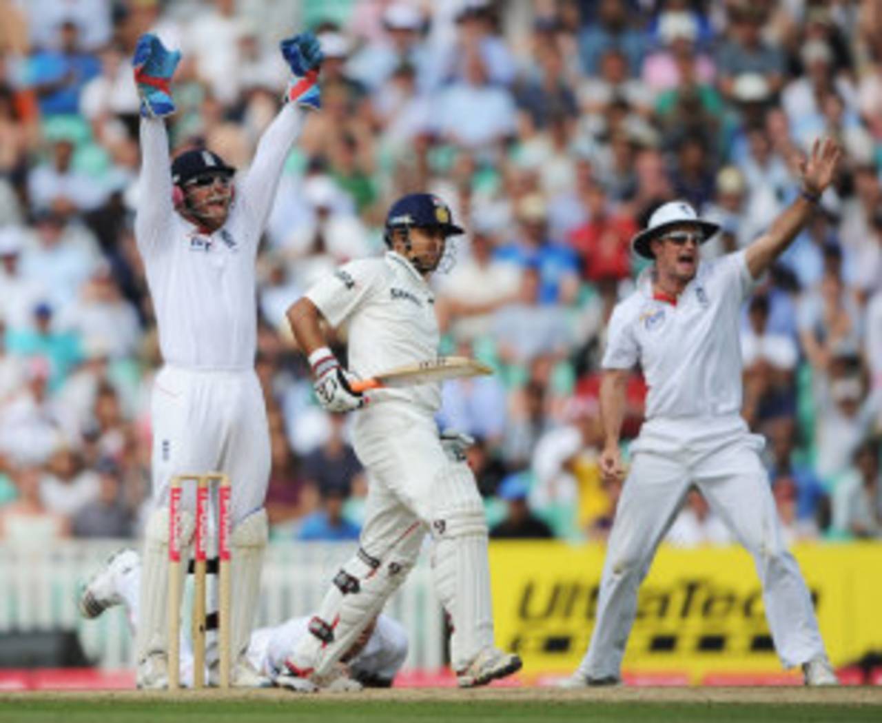 A contentious lbw decision gives Suresh Raina a pair, England v India, 4th Test, The Oval, 5th day, August 22, 2011