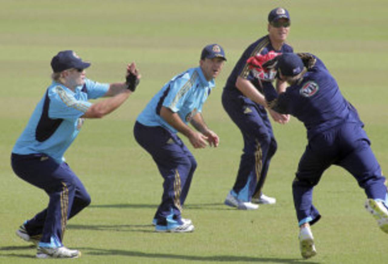 Ricky Ponting trains with his team-mates, Mohali, September 30, 2010