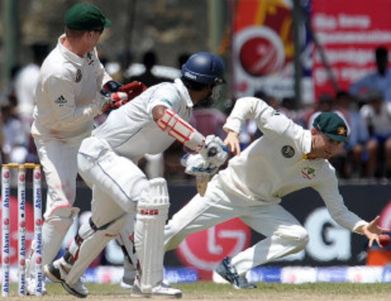 Michael Clarke took a smart catch to get rid off Kumar Sangakkara , Sri Lanka v Australia, 1st Test, Galle, 2nd day, September 1, 2011