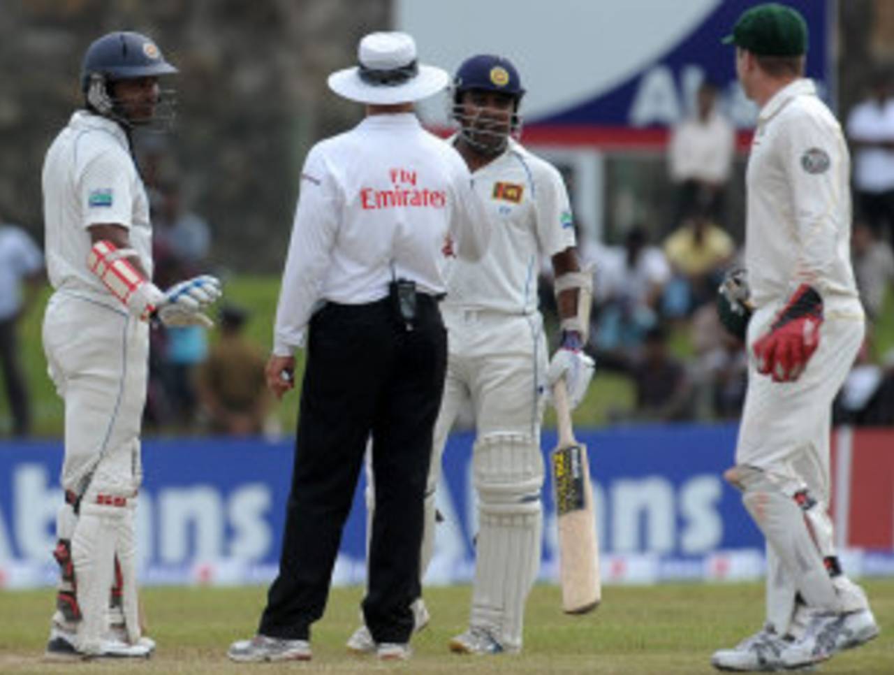 Brad Haddin and Mahela Jayawardene argue about the issue of players running on the pitch&nbsp;&nbsp;&bull;&nbsp;&nbsp;AFP