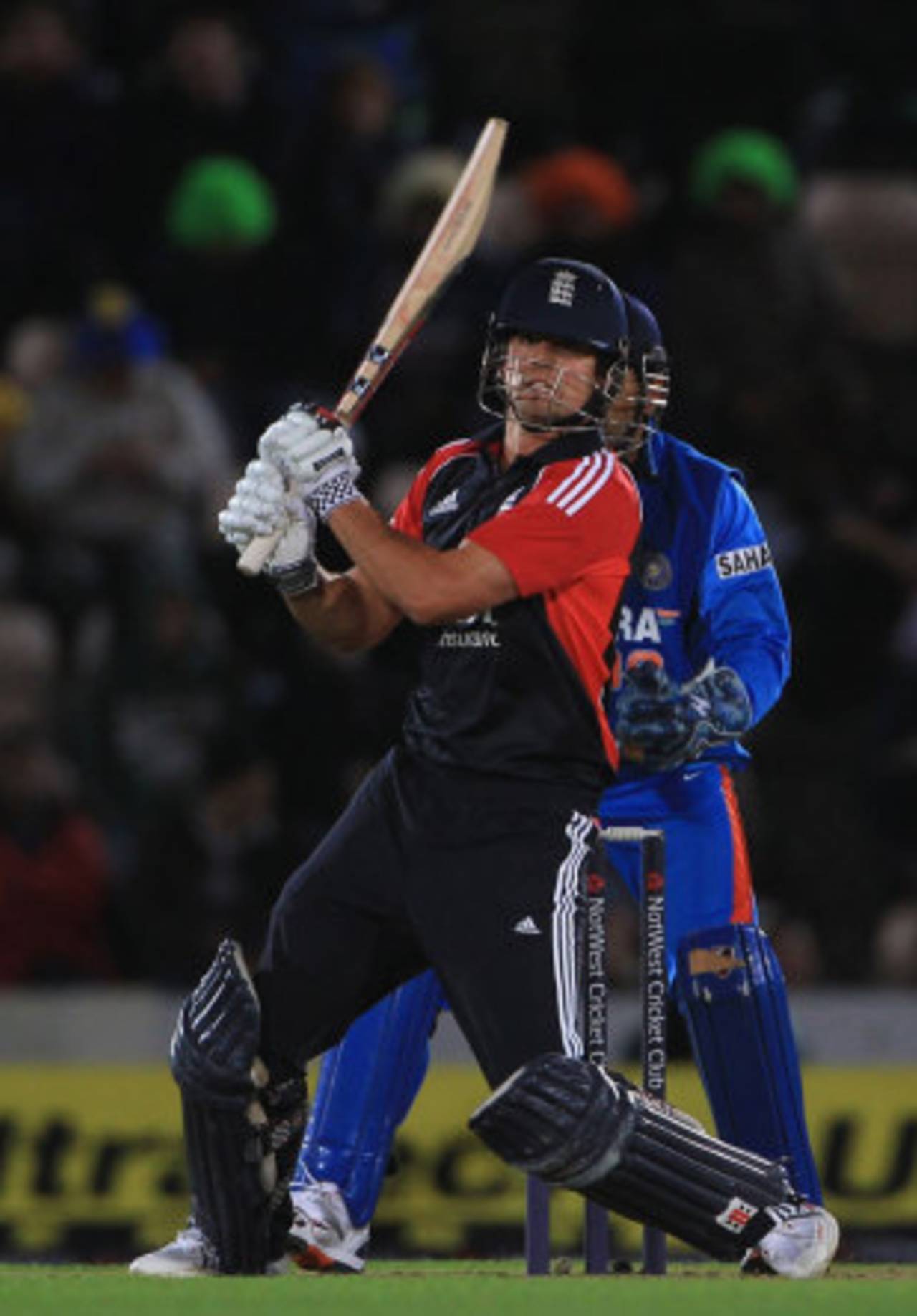 Alastair Cook led England to victory with an unbeaten 80, England v India, 2nd ODI, Rose Bowl, September 6 2011