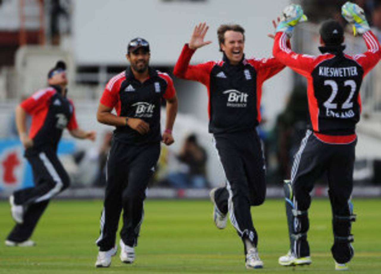 Graeme Swann struck twice in his opening over, England v India, 4th ODI, Lord's, September 11, 2011