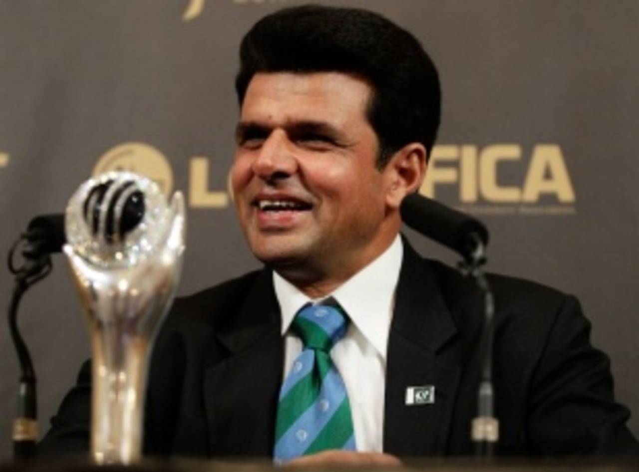 Aleem Dar was voted best umpire for the third year in a row, ICC Awards, London, September 12, 2011