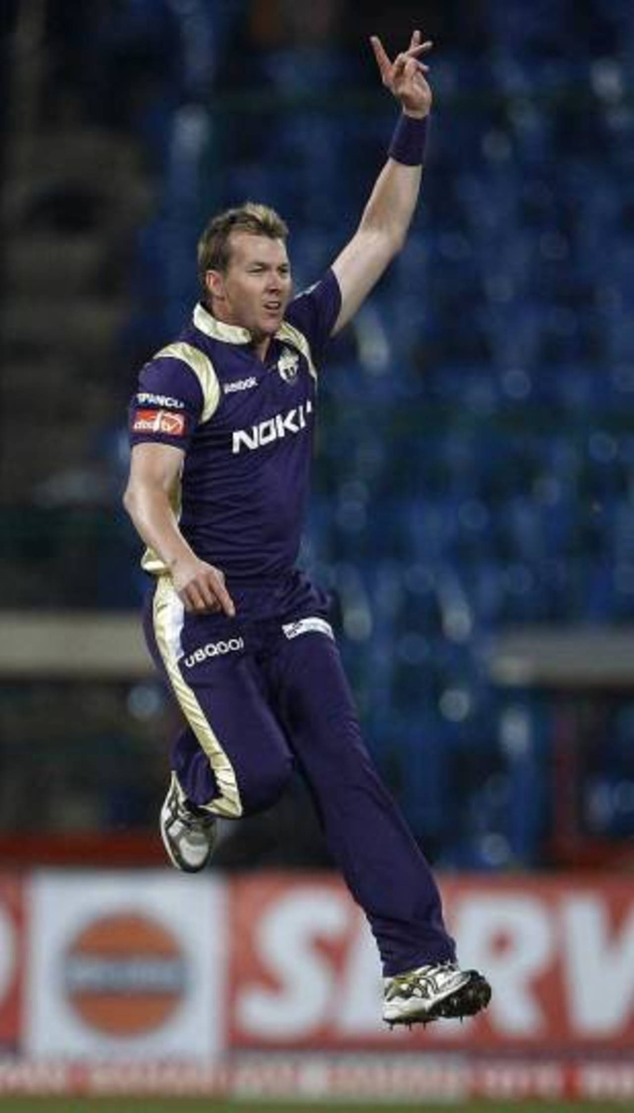 Knight Riders were able to keep things relatively quiet in the final overs and keep their slim hopes of making it to the semi-finals alive&nbsp;&nbsp;&bull;&nbsp;&nbsp;Associated Press