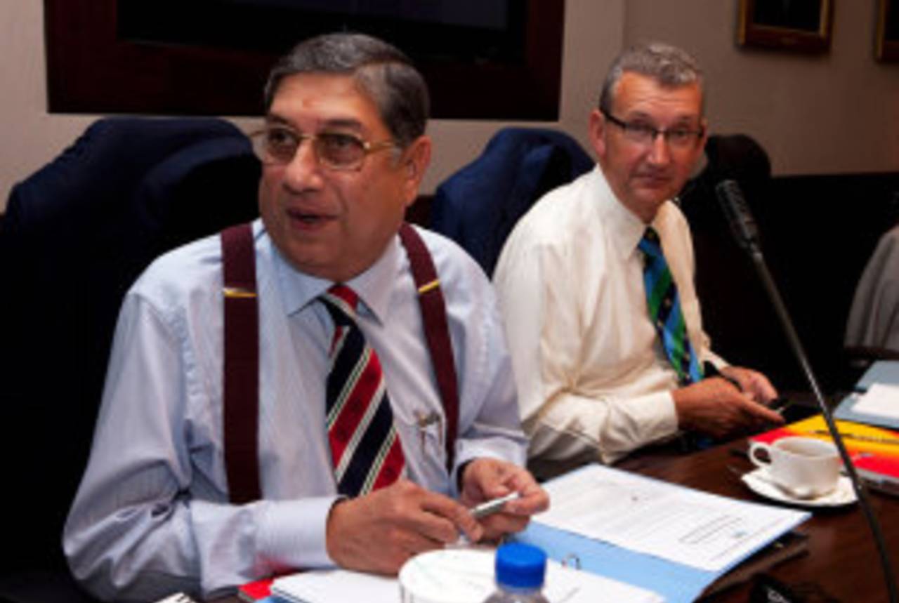 N Srinivasan and Scotland Cricket chairman Keith Oliver at the ICC executive board meeting, Dubai, October 10 2011