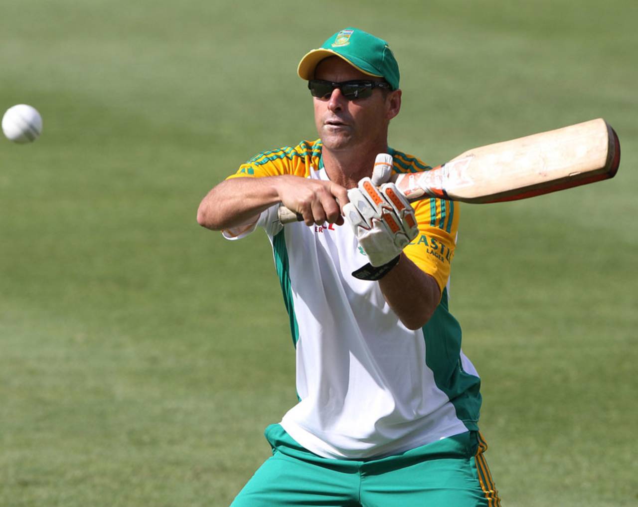Gary Kirsten gives catching practice, Cape Town, October 10, 2011