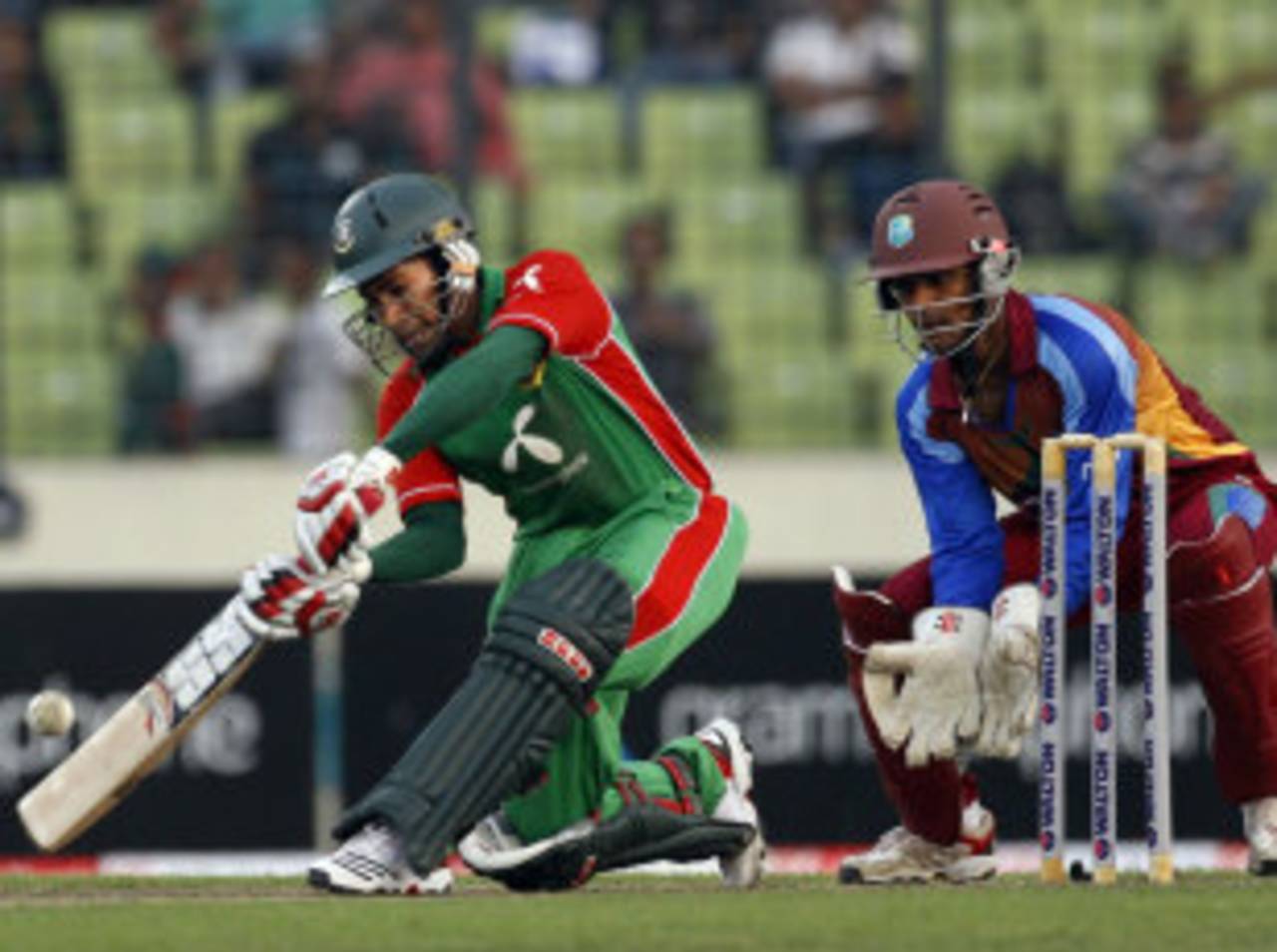 Mushfiqur Rahim re-built the innings after Bangladesh were 3 for 1&nbsp;&nbsp;&bull;&nbsp;&nbsp;Associated Press