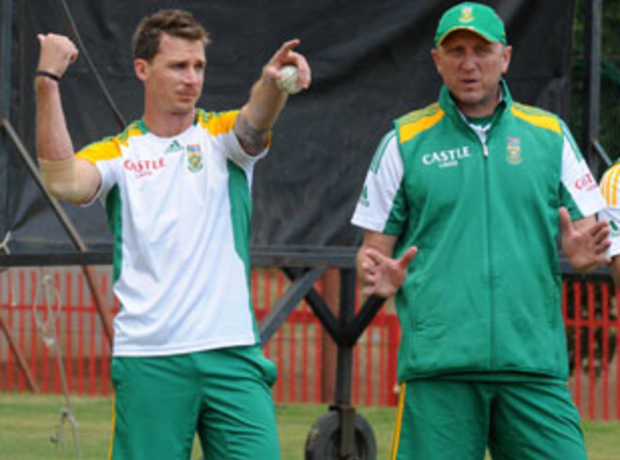 Wayne Parnell, Dale Steyn and Allan Donald chat during practice, Centurion, October 18, 2011