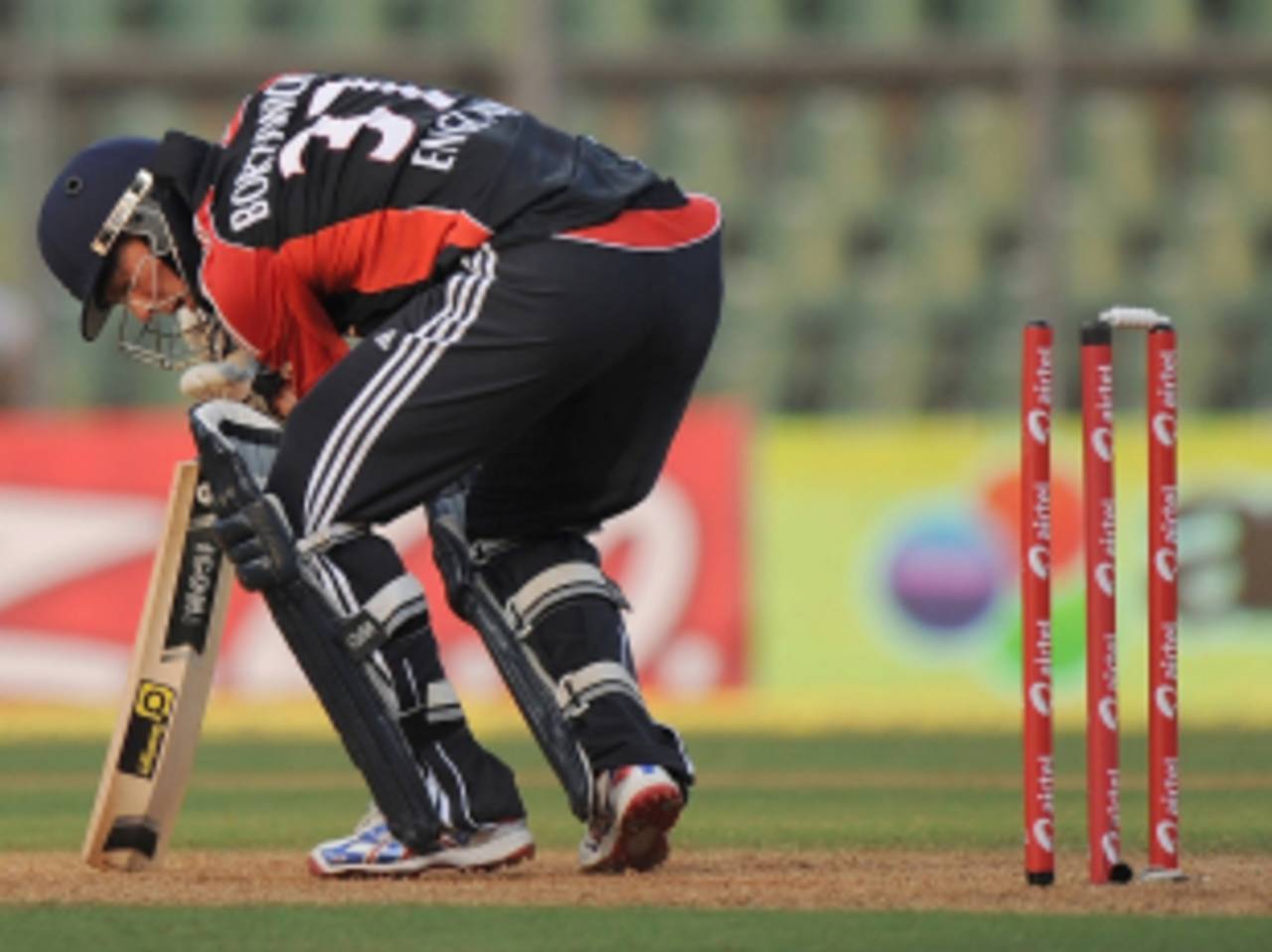 Scott Borthwick was bowled by Varun Aaron, India v England, 4th ODI, Mumbai, October 23, 2011