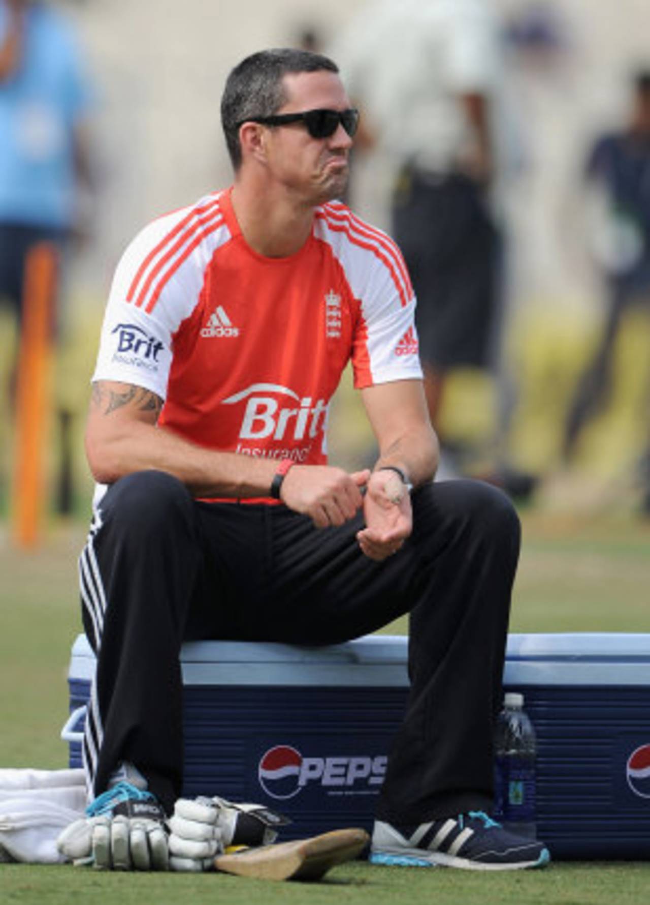 Kevin Pietersen missed the final ODI with a thumb injury, India v England, 5th ODI, Kolkata, October 25, 2011