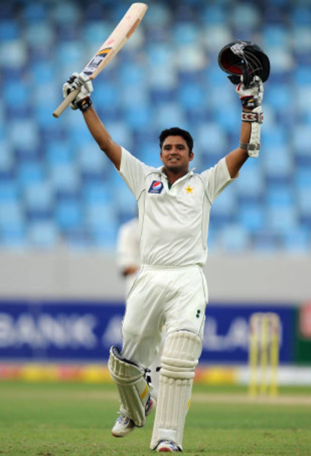 Azhar Ali celebrates his maiden Test ton, Pakistan v Sri Lanka, 2nd Test, Dubai, 2nd day, October 27, 2011