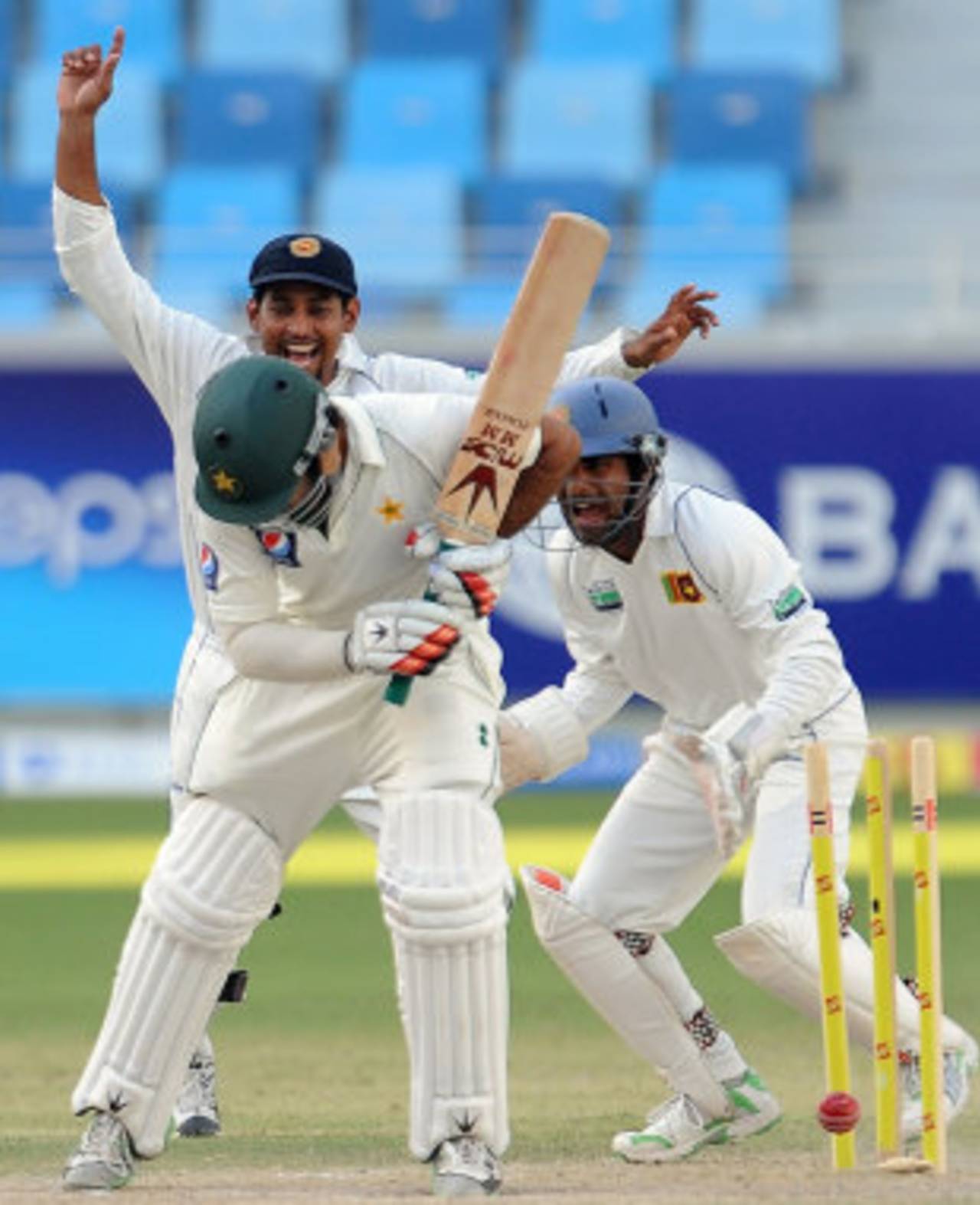 Taufeeq Umar is bowled, Pakistan v Sri Lanka, 2nd Test, Dubai, 4th day, October 29, 2011