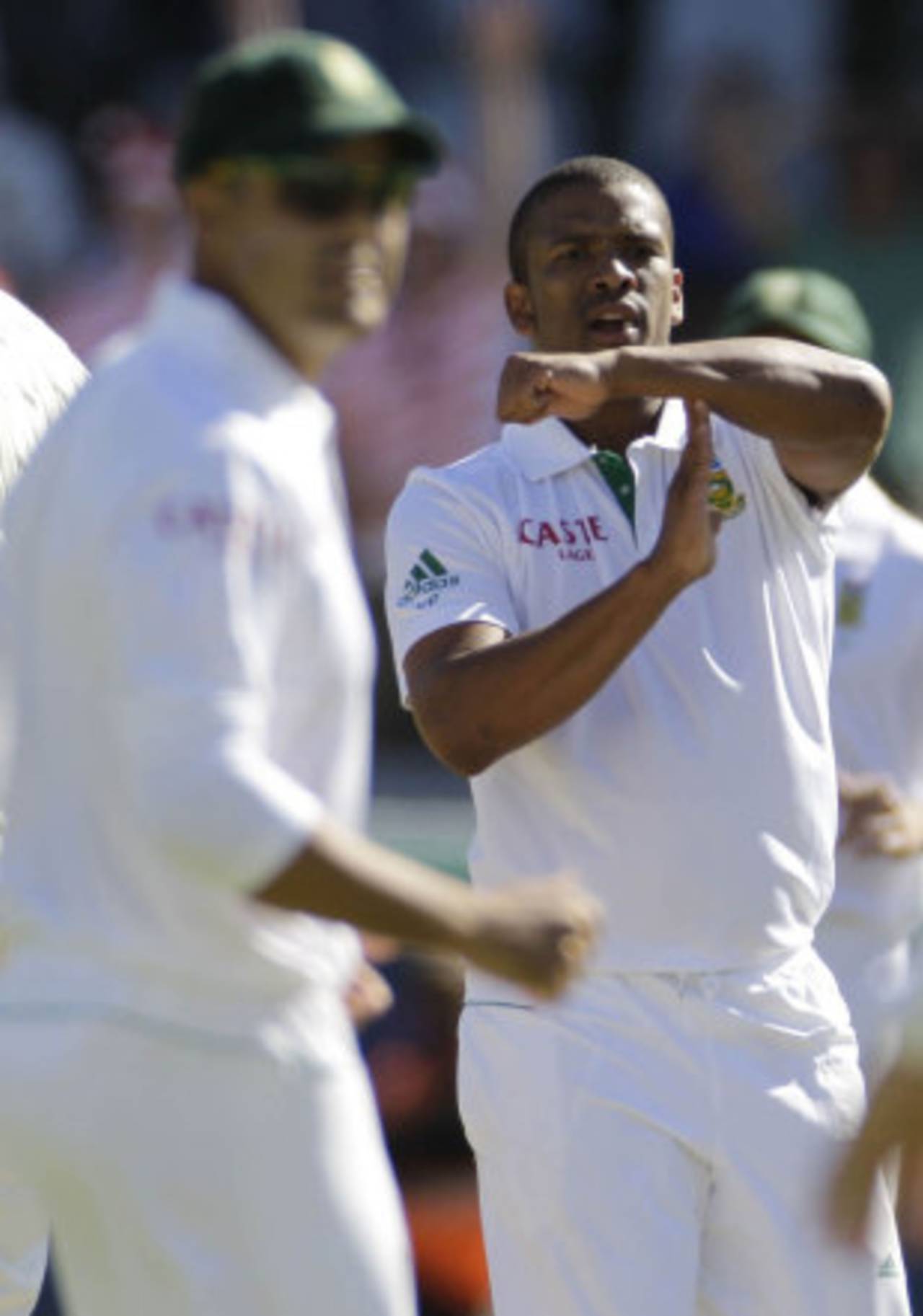 Vernon Philander requests a referral, South Africa v Australia, 1st Test, Cape Town, 2nd day, November 10, 2011